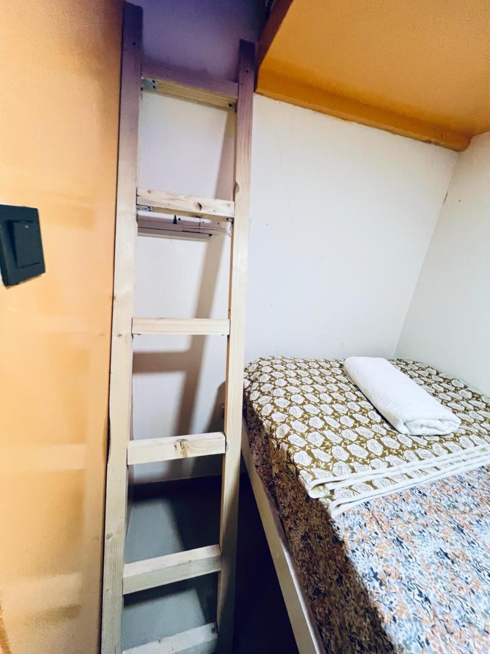 Moon Backpackers Burjman Exit 2, Family Partitions, Loft Partitions, Appartement Dubai Buitenkant foto