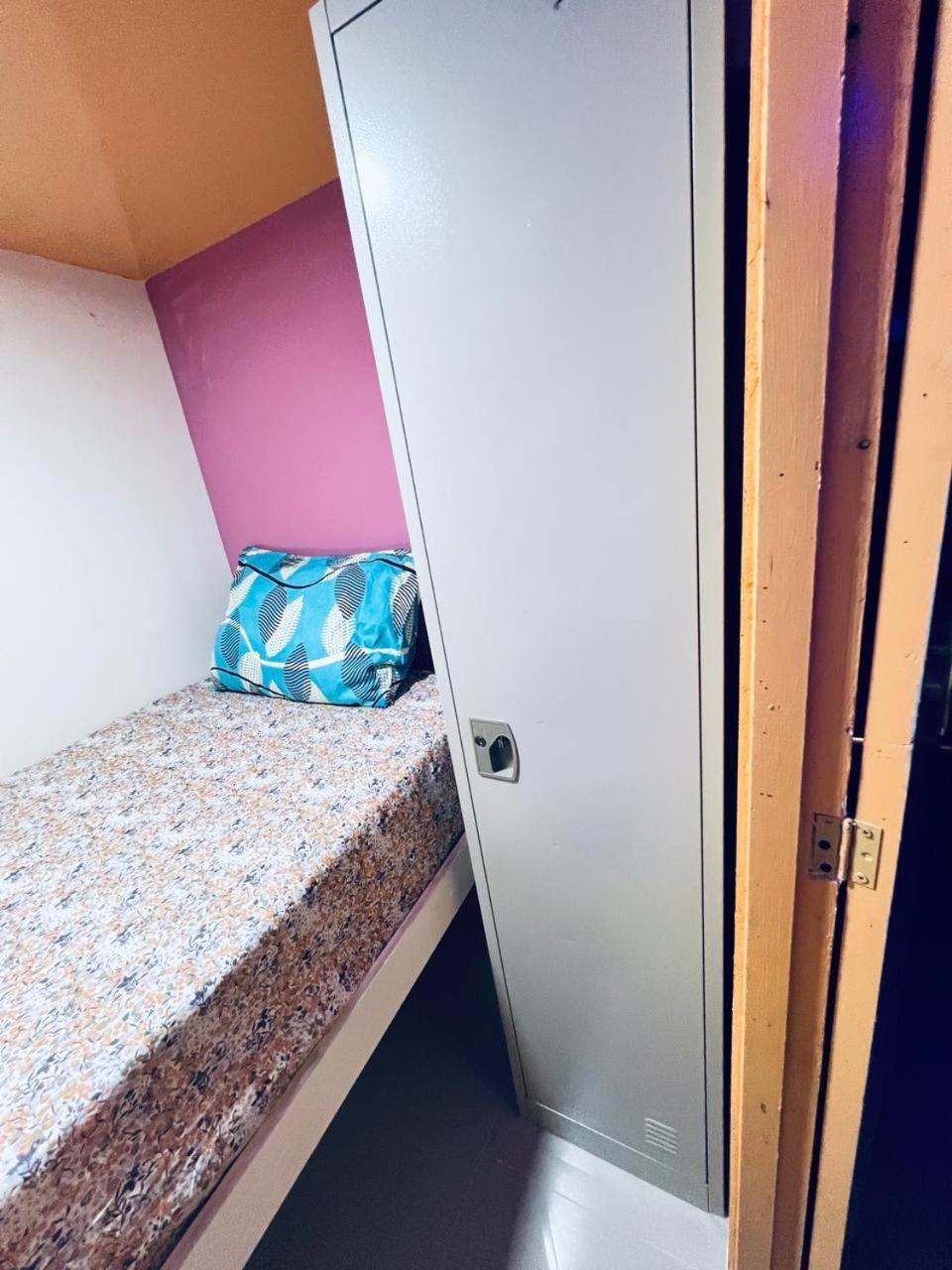 Moon Backpackers Burjman Exit 2, Family Partitions, Loft Partitions, Appartement Dubai Buitenkant foto