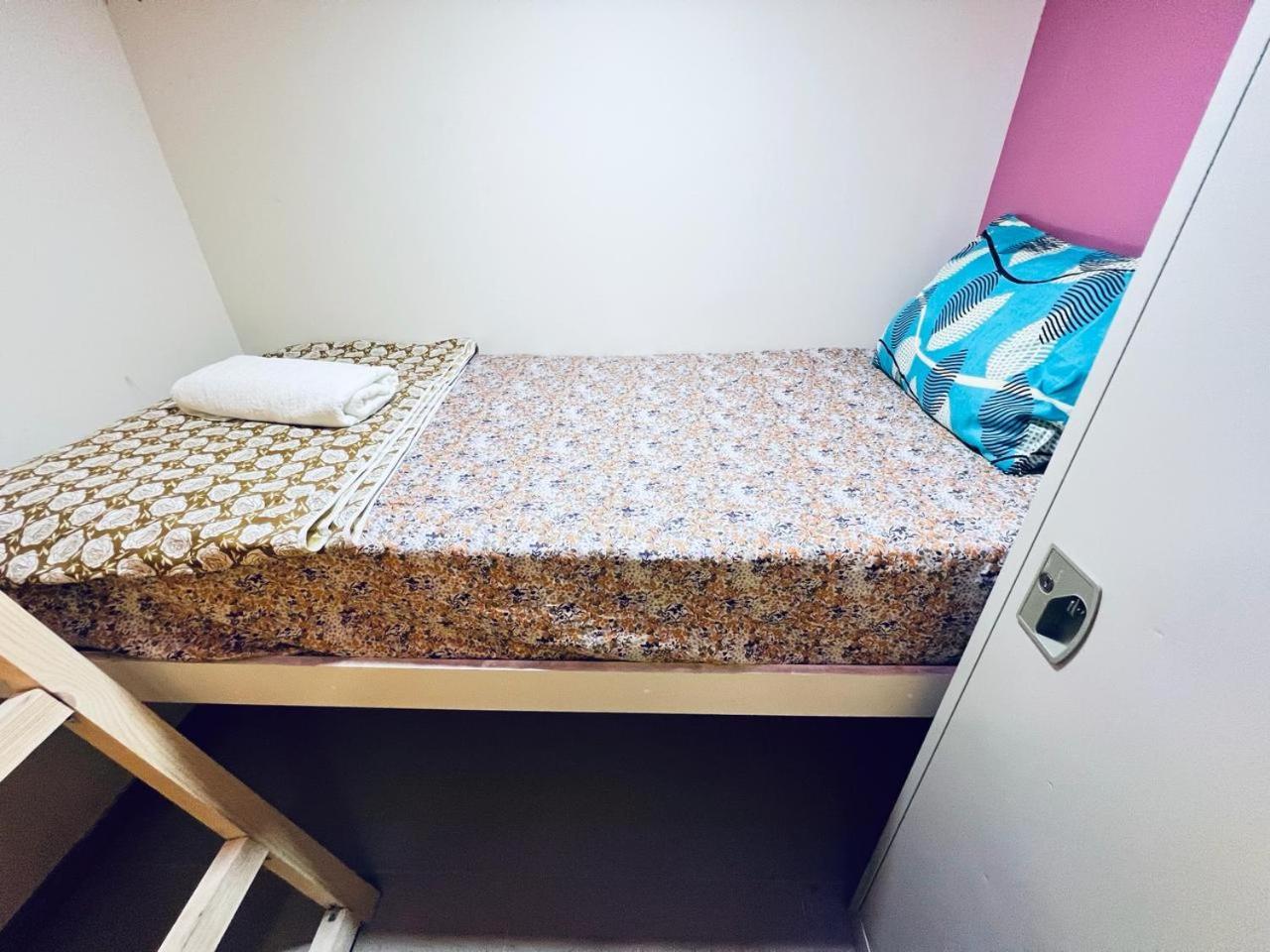 Moon Backpackers Burjman Exit 2, Family Partitions, Loft Partitions, Appartement Dubai Buitenkant foto