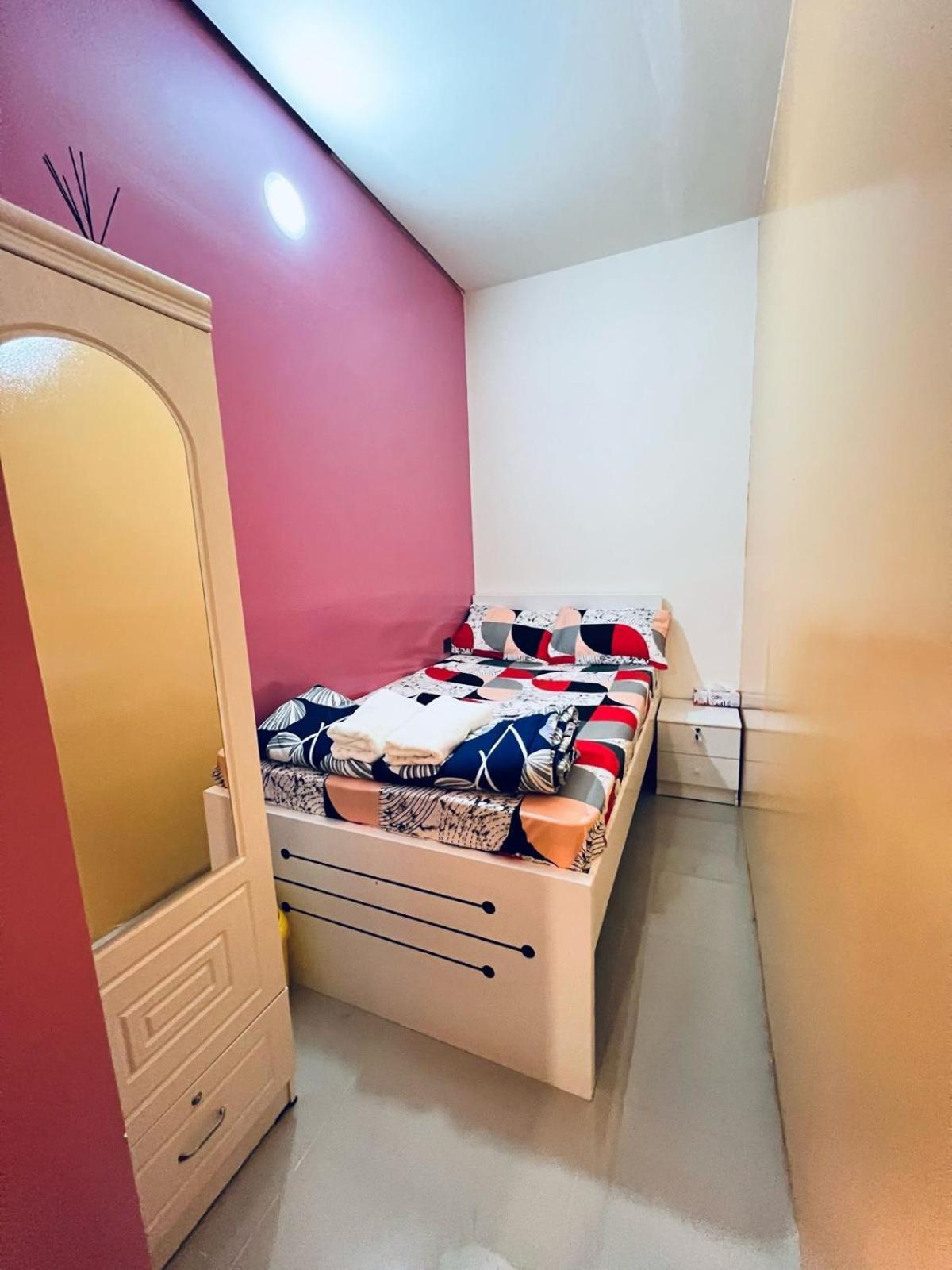 Moon Backpackers Burjman Exit 2, Family Partitions, Loft Partitions, Appartement Dubai Buitenkant foto